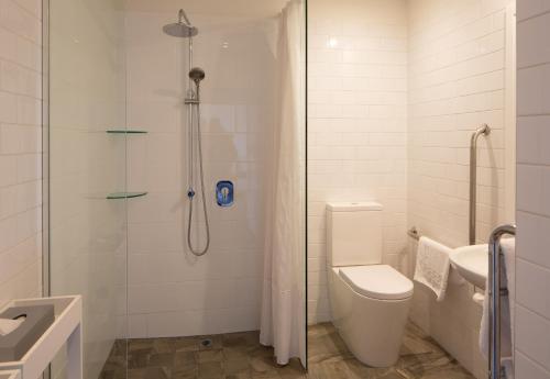 Lakeview One-Bedroom Corner Suite