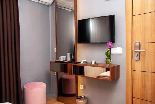 Deluxe Quadruple Room image 6