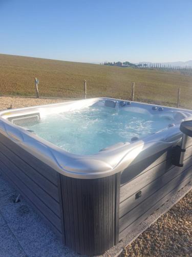 Casale Santa Maria Nuova - Holiday home with panoramic swimming pool and hydromassage - image 9