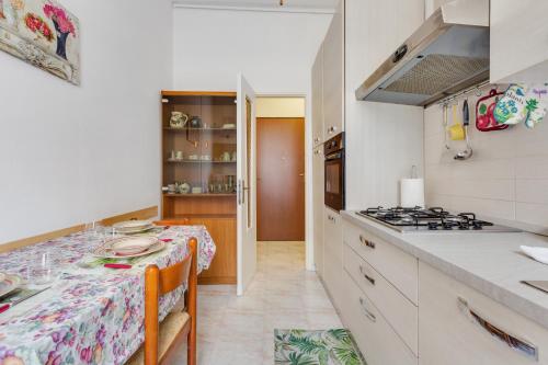 廚房, GuestHost - Milan Polytechnic Lovely and Cosy Flat in 邦德歐比尼