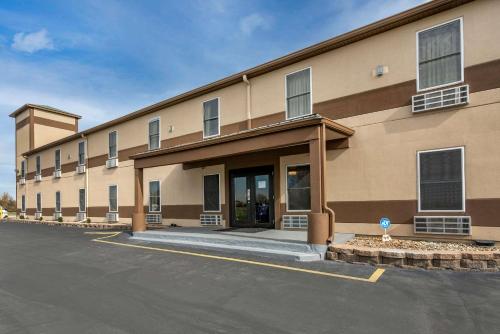 Econo Lodge Inn & Suites Granite City