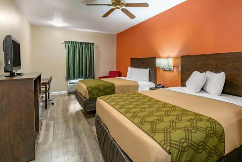 Econo Lodge Inn & Suites