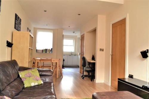 2-double Bed **townhouse**, Rusholme, Greater Manchester