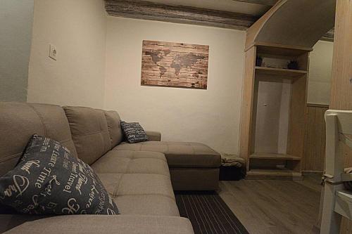 Cosy little modern-rustic apartment in Corfu center. 4