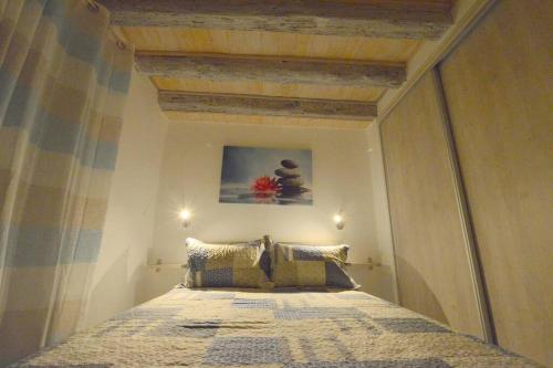 Cosy little modern-rustic apartment in Corfu center. 2