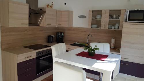 廚房, Ferienhaus Fichtenwalde, 160m², 3 SZ, 2 Bäder, bis 6 Personen, Garten, VDSL (Ferienhaus Fichtenwalde, 160m², 3 SZ, 2 Bader, bis 6 Personen, Garten, VDSL) in 貝利茨