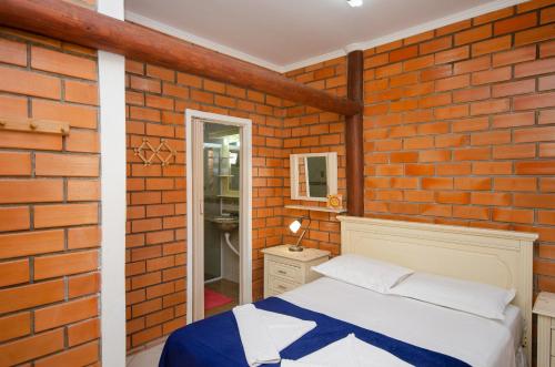 1 double bed, 2 bunk beds
