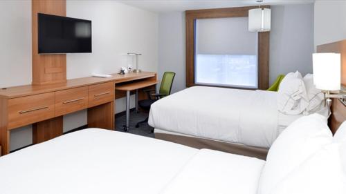 Holiday Inn Express & Suites Lexington Midtown - I-75, an IHG Hotel