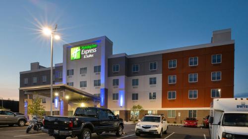 Holiday Inn Express & Suites Lexington Midtown - I-75, an IHG Hotel