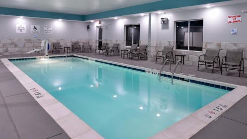 Holiday Inn Express & Suites Lexington Midtown - I-75, an IHG Hotel