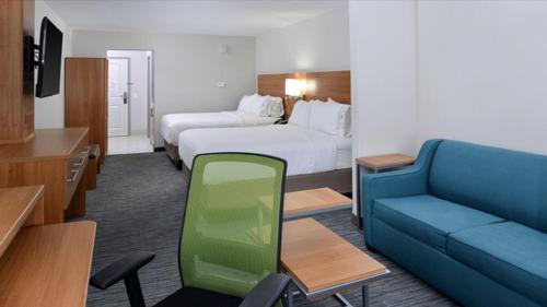 Holiday Inn Express & Suites Lexington Midtown - I-75, an IHG Hotel