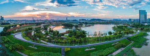 Crowne Plaza Foshan Nanhai-an IHG Hotel-Guangzhou South Railway Station Free Shuttle Bus