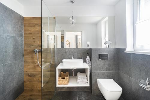 2 bedrooms, 3 beds
