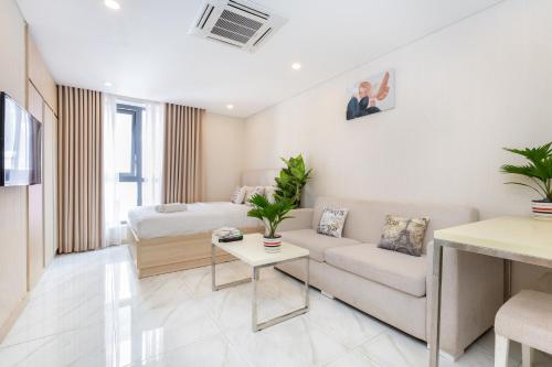 HCT Home - Tan Dinh D1 - Studio big Window