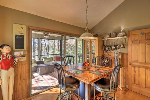 Deluxe Lakefront Mtn Escape with Club Amenities - image 2