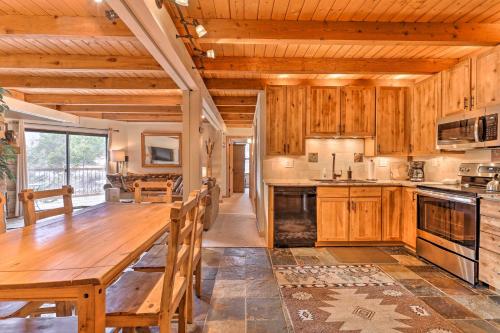 Silverthorne Condo with Mountain Views Ski and Hike! in Silverthorne, USA