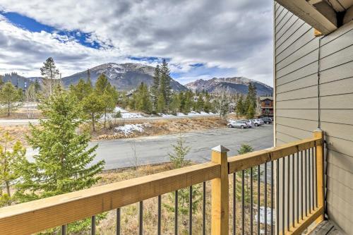 Silverthorne Condo with Mountain Views Ski and Hike! in Silverthorne, USA