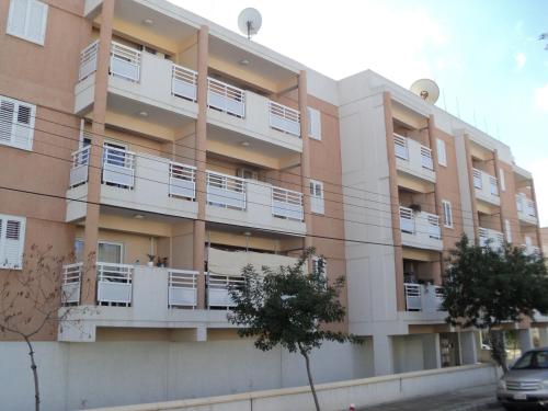 One-Bedroom Apartment image 4