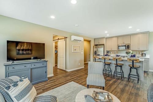 Front Street Suite