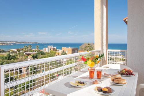 One-Bedroom Apartment with Sea View image 9