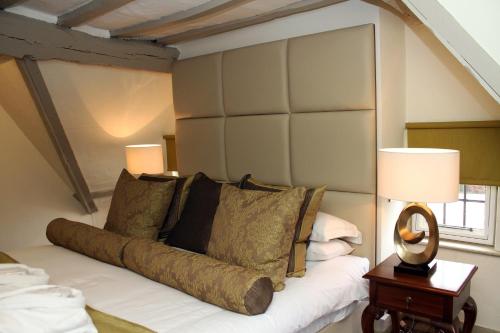 The Legacy Rose & Crown Hotel - image 3