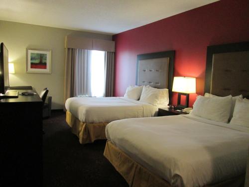 2 queen beds