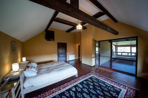 Countryside Retreat in Cosy House