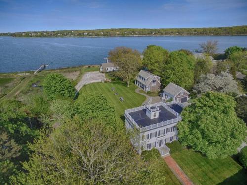 446D - Waterfront amazing views large deck close to beaches and town! - image 8