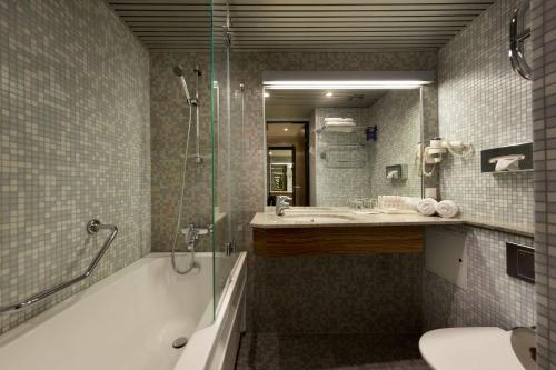 room detail thumbnail 2