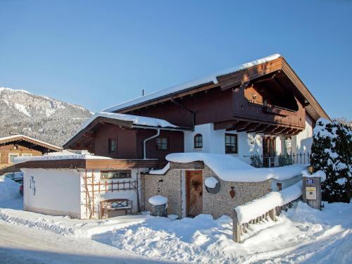 Cozy apartment in St Johann in Tyrol