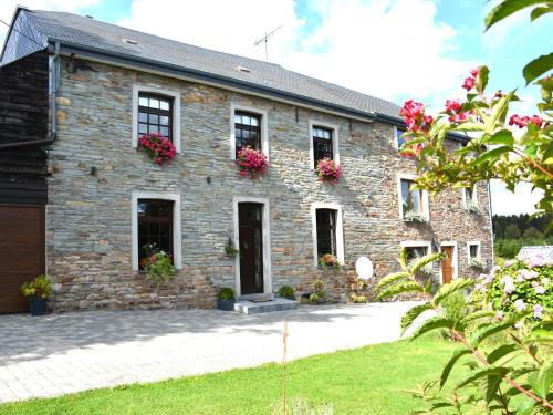 Chic Holiday Home with Garden gîte à louer Rondu