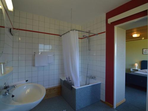 Quaint Cottage with Sauna in Robertville - image 4
