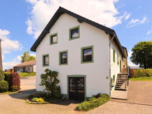 Lovely Holiday Home in B tgenbach by the Lake