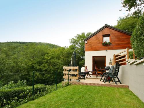  Cottage with a terrace and a magnificent view of the valley, Pension in Aywaille bei Aywaille