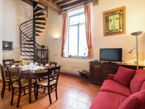  Spacious Holiday Home near Forest in Macon in 6591 Macon