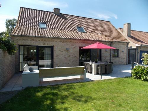  Sun kissed Villa in Diksmuide with Garden Terrace Sauna, Pension in Diksmuide bei Nieuwkapelle