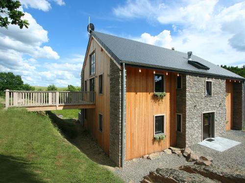 Villa in Nadrin with Pool & Nature Views gîte à louer Fonteni