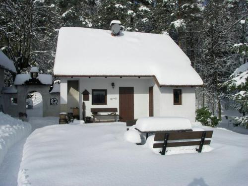 Cosy small holiday home at the edge of the forest with a magnificent view - Chalet - Malá Skála