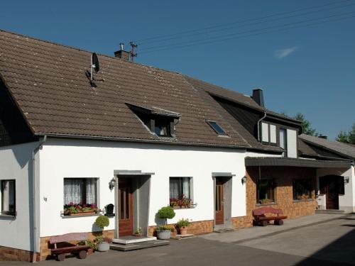 Dazzling Holiday Home in Hellenthal with Sauna - Ramscheid