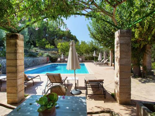 Tranquil cottage in Lloret de Vistalegre with shared pool