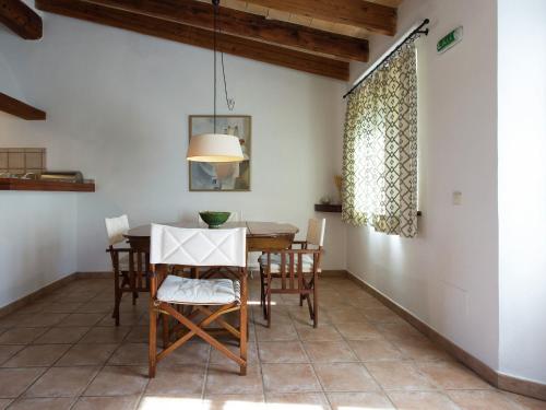 Tranquil cottage in Lloret de Vistalegre with shared pool