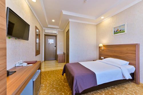 Greenwich Hotel - image 14