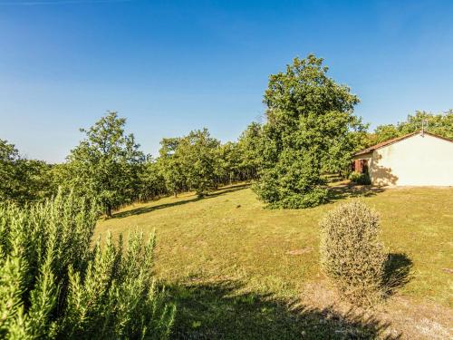 Quiet holiday home with shared pool