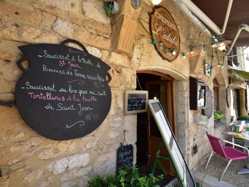 Apkārtne, Holiday home with pool, enclosed garden in Besse (Aquitaine)