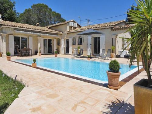 Modern villa in Puget sur Argens with private pool cottage Puget-sur-Argens
