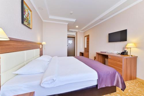 Greenwich Hotel - image 11