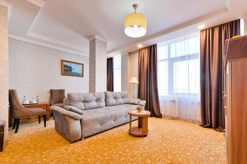 Greenwich Hotel - image 9