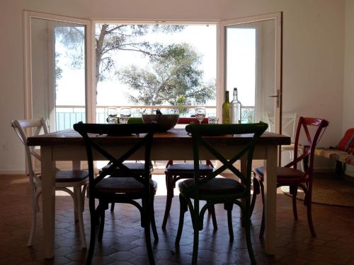 Sea-View Holiday Home in Rayol-Canadel-Sur-Mer with Garden gîte à louer Pramousquier
