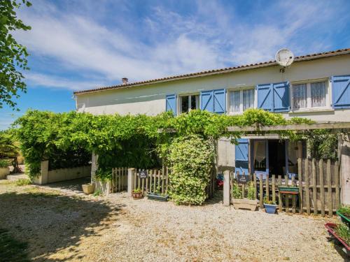 Modern Cottage in Fleac-sur-Seugne with shared pool and garden gîte à louer Fléac-sur-Seugne
