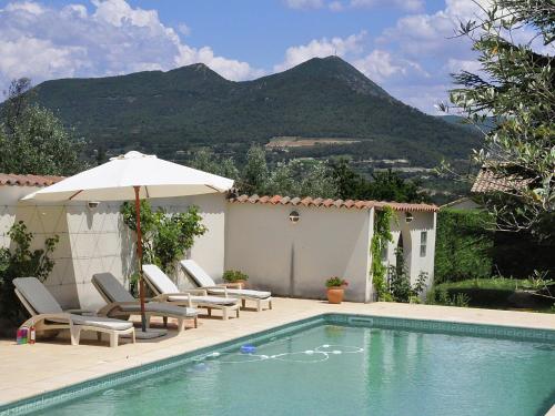 Stunning Villa in Mirabel-aux-Baronnies with Swimming Pool gîte à louer Vinsobres